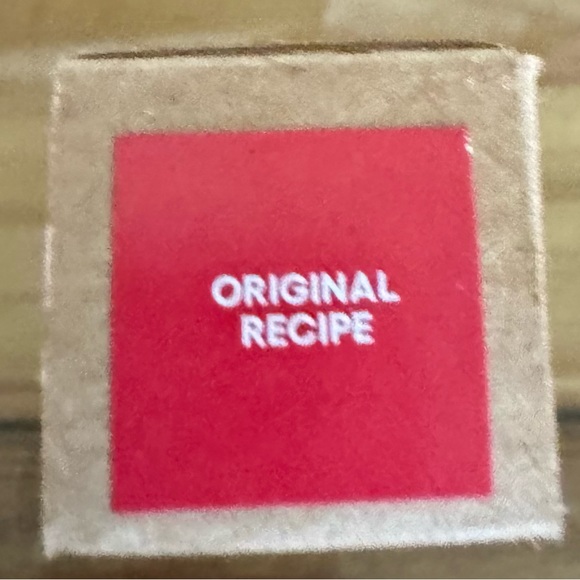 I'M STILL HERE
HIGH-PERFORMANCE MATTE LIQUID LIPSTICK ORIGINAL RECIPE - Picture 5 of 5